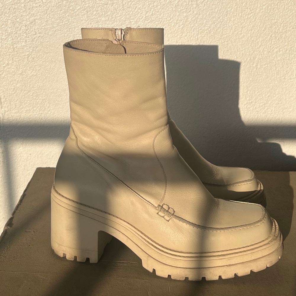 Penny Second Skin Leather Ankle Boot - size 39